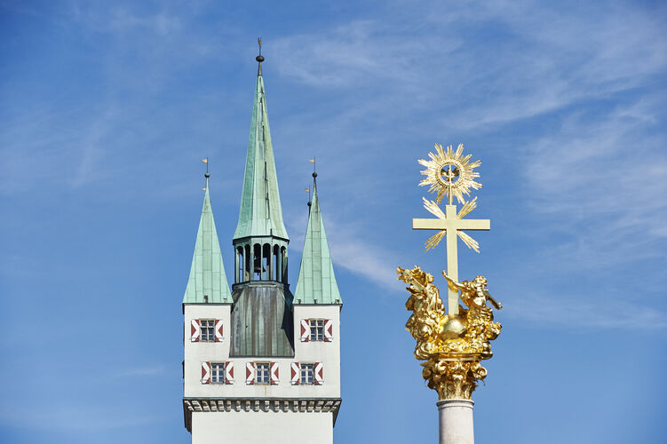 Stadtturmspitzen und Dreifaltigkeitssäule