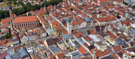 Luftaufnahme des Straubinger Stadtplatzes